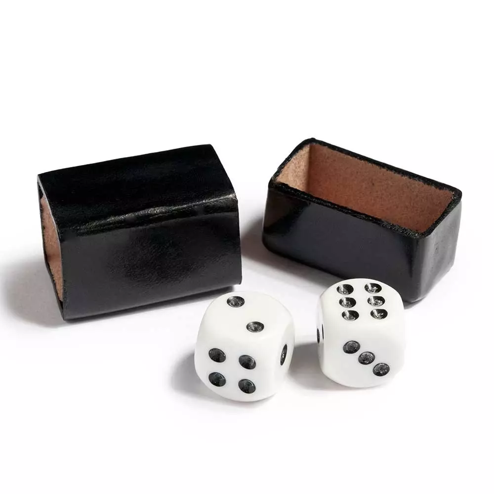 wuerfelspiel_mit_2_wuerfeln_im_lederetui_22.webp Leder Würfelspiel 2 Würfel Gelb