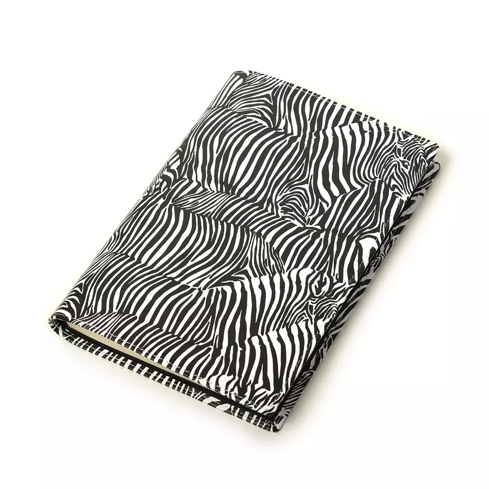 buchhuelle_fuer_din_a5a4_buecher_wildlife_edition_leder_45.webp Leder Buchhülle A4 Rochen Rosa