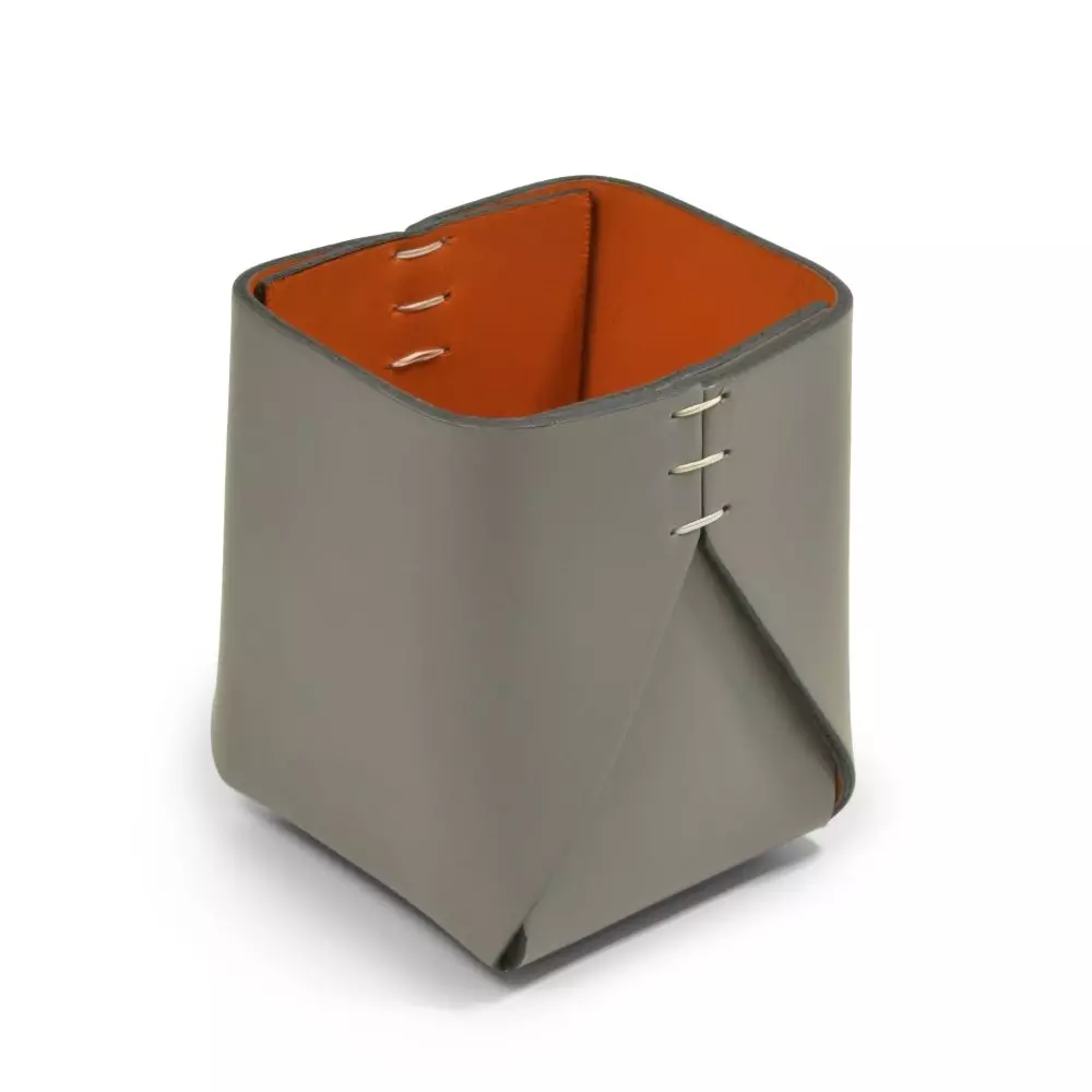 quadratischer_stiftebecher_stitch_leder_41.webp Quadratischer Stiftebecher Stitch, Leder, Orange