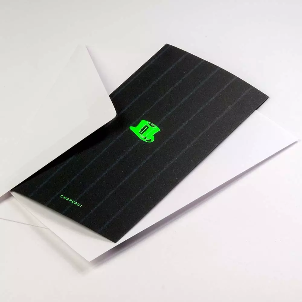 Grußkarte Chapeau auf Nadelstreifen