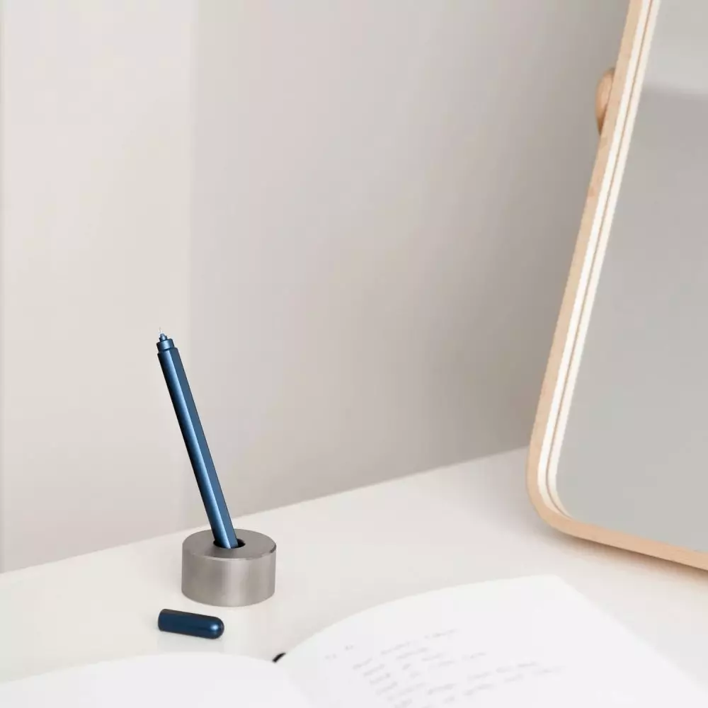 stilform_stifthalter_titan_matt_2.webp stilform Pen Holder titanium matte